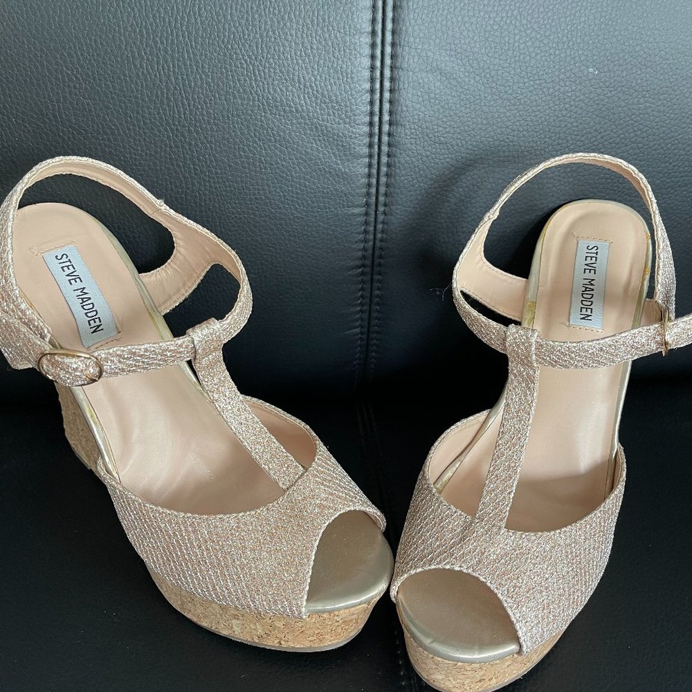 NWOB Steve Madden Gold Wedges 10